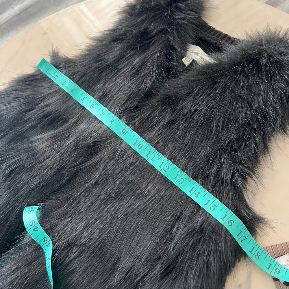 Sebby Collection Faux Fur Vest. - Picture 13 of 14